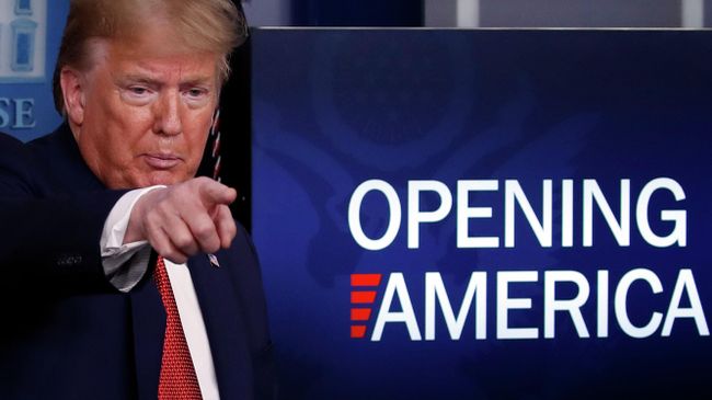Президент США Дональд Трамп во время брифинга в Белом доме Президент США Дональд Трамп во время брифинга в Белом доме