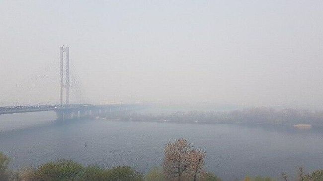 Дым в Киеве. 17 апреля 2020 Дым в Киеве. 17 апреля 2020
