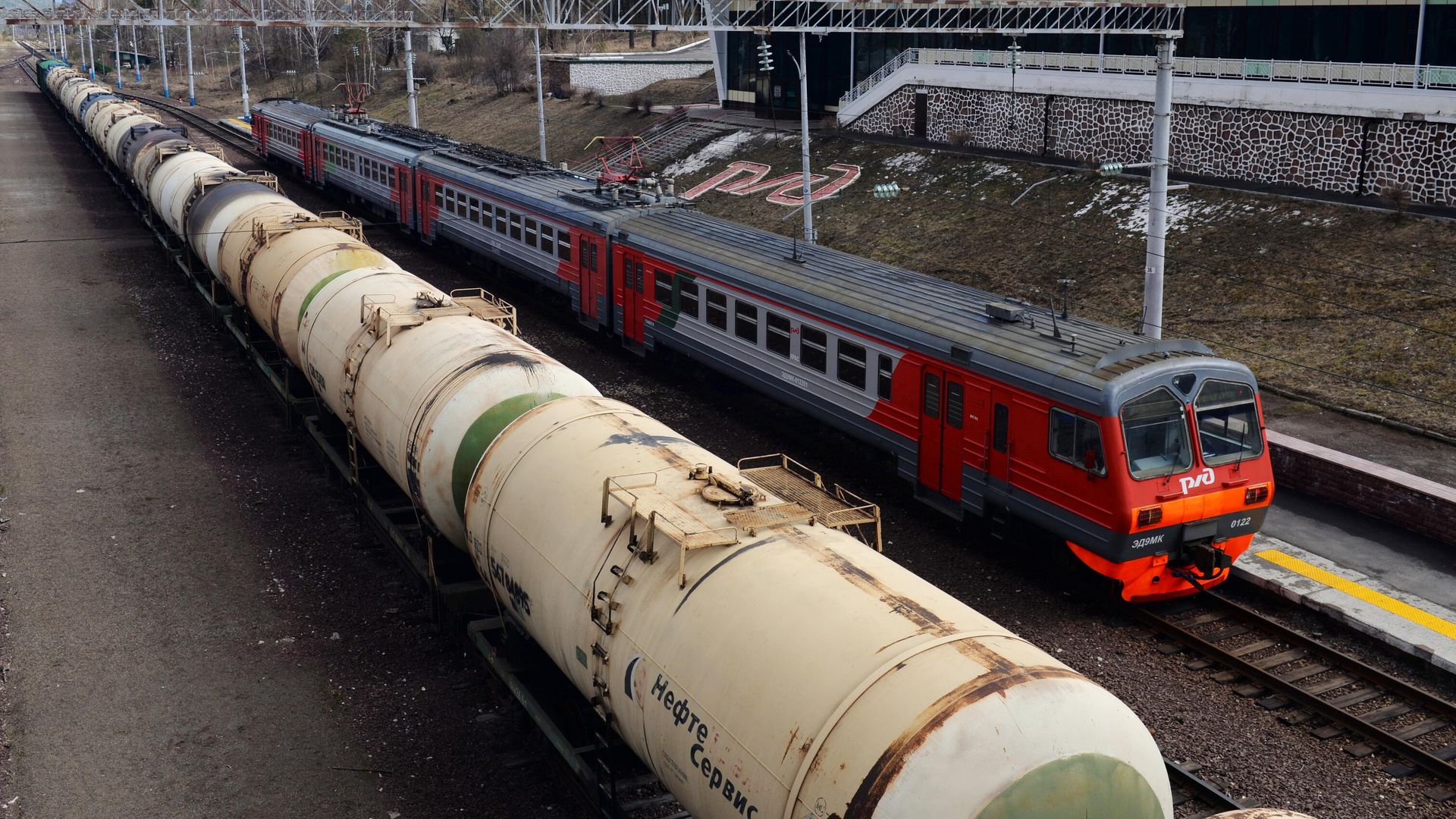 Железнодорожные цистерны для перевозки топлива Железнодорожные цистерны для перевозки топлива - РИА Новости, 1920, 30.01.2023