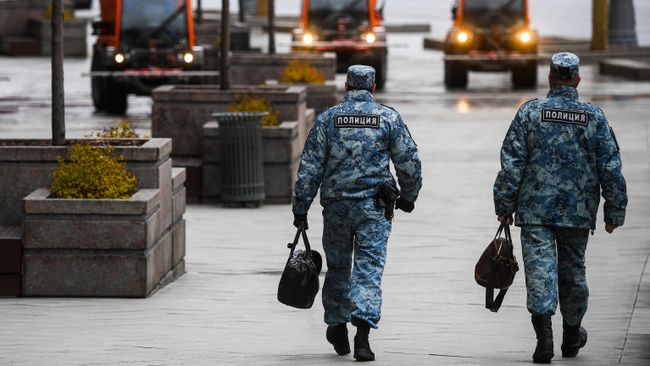 Сотрудники полиции в центре Москвы Сотрудники полиции в центре Москвы