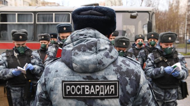 Сотрудники Росгвардии готовятся к патрулированию улиц в Москве Сотрудники Росгвардии готовятся к патрулированию улиц в Москве