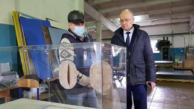Один из защитных боксов, переданный медучреждениям депутатами Владимирской области Один из защитных боксов, переданный медучреждениям депутатами Владимирской области