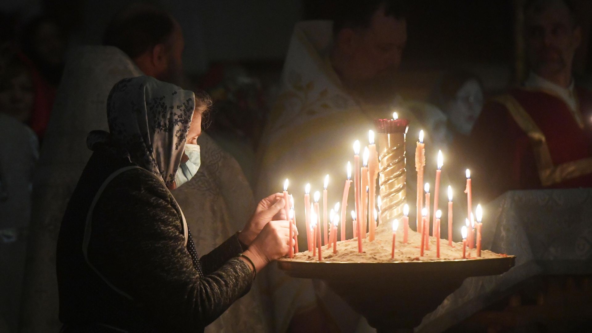 Верующие во время праздничного пасхального богослужения в церкви Николая Чудотворца в селе Филипповское Владимирской области Верующие во время праздничного пасхального богослужения в церкви Николая Чудотворца в селе Филипповское Владимирской области - РИА Новости, 1920, 29.04.2020