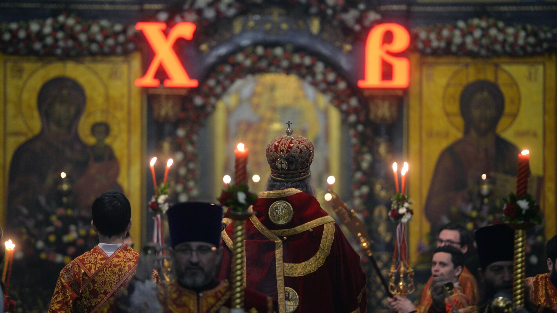 Праздничное пасхальное богослужение в Свято-Троицком кафедральном соборе в Екатеринбурге Праздничное пасхальное богослужение в Свято-Троицком кафедральном соборе в Екатеринбурге - РИА Новости, 1920, 03.04.2021