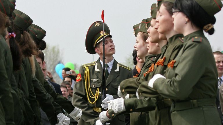 Во время военного парада на Площади Тысячелетия в Казани Во время военного парада на Площади Тысячелетия в Казани