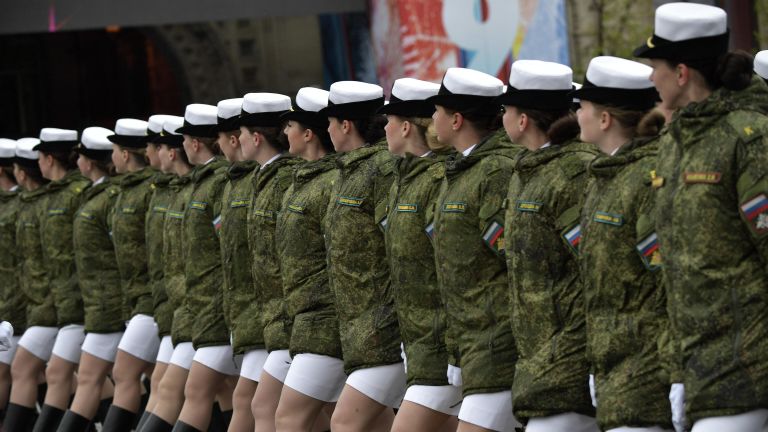 Cводный парадный расчет женщин-военнослужащих Военного университета министерства обороны РФ во время военного парада в Москве Cводный парадный расчет женщин-военнослужащих Военного университета министерства обороны РФ во время военного парада в Москве