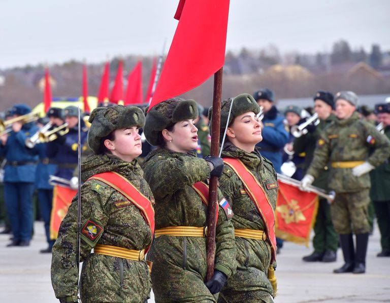 Знаменная группа во время репетиции парада Победы на военном полигоне Алабино