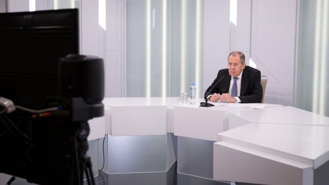 Министр иностранных дел РФ Сергей Лавров выступает на видеоконференции с представителями Фонда публичной дипломатии имени А. М. Горчакова Министр иностранных дел РФ Сергей Лавров выступает на видеоконференции с представителями Фонда публичной дипломатии имени А. М. Горчакова