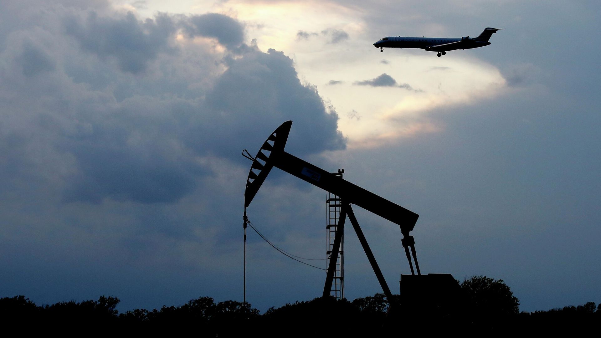 Нефтяной станок-качалка в Оклахома-Сити Нефтяной станок-качалка в Оклахома-Сити - РИА Новости, 1920, 06.04.2022