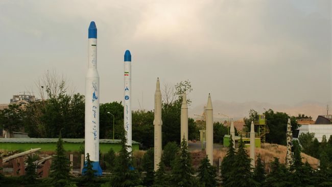 Образцы ракет и ракет-носителей на территории музея Исламской революции и Священной обороны в Тегеране Образцы ракет и ракет-носителей на территории музея Исламской революции и Священной обороны в Тегеране