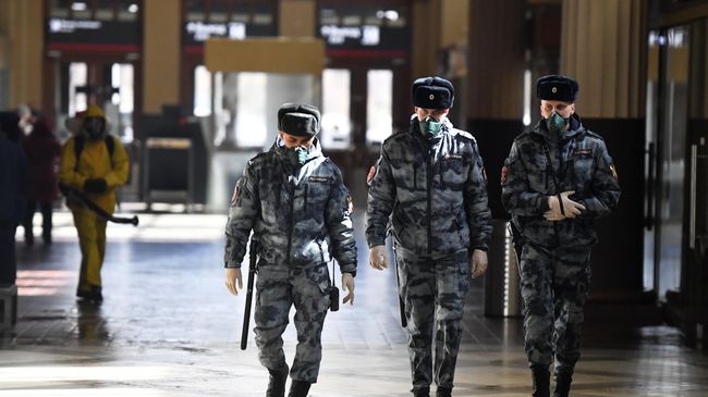 Сотрудники правоохранительных органов на Киевском вокзале в Москве