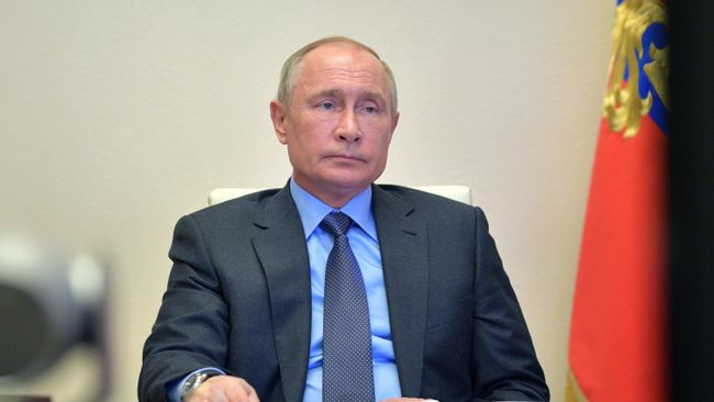 Президент РФ Владимир Путин во время встречи в режиме видеоконференции с губернатором Воронежской области Александром Гусевым Президент РФ Владимир Путин во время встречи в режиме видеоконференции с губернатором Воронежской области Александром Гусевым