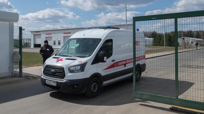 Автомобиль скорой помощи у Московского клинического центра инфекционных болезней Вороновское Автомобиль скорой помощи у Московского клинического центра инфекционных болезней Вороновское