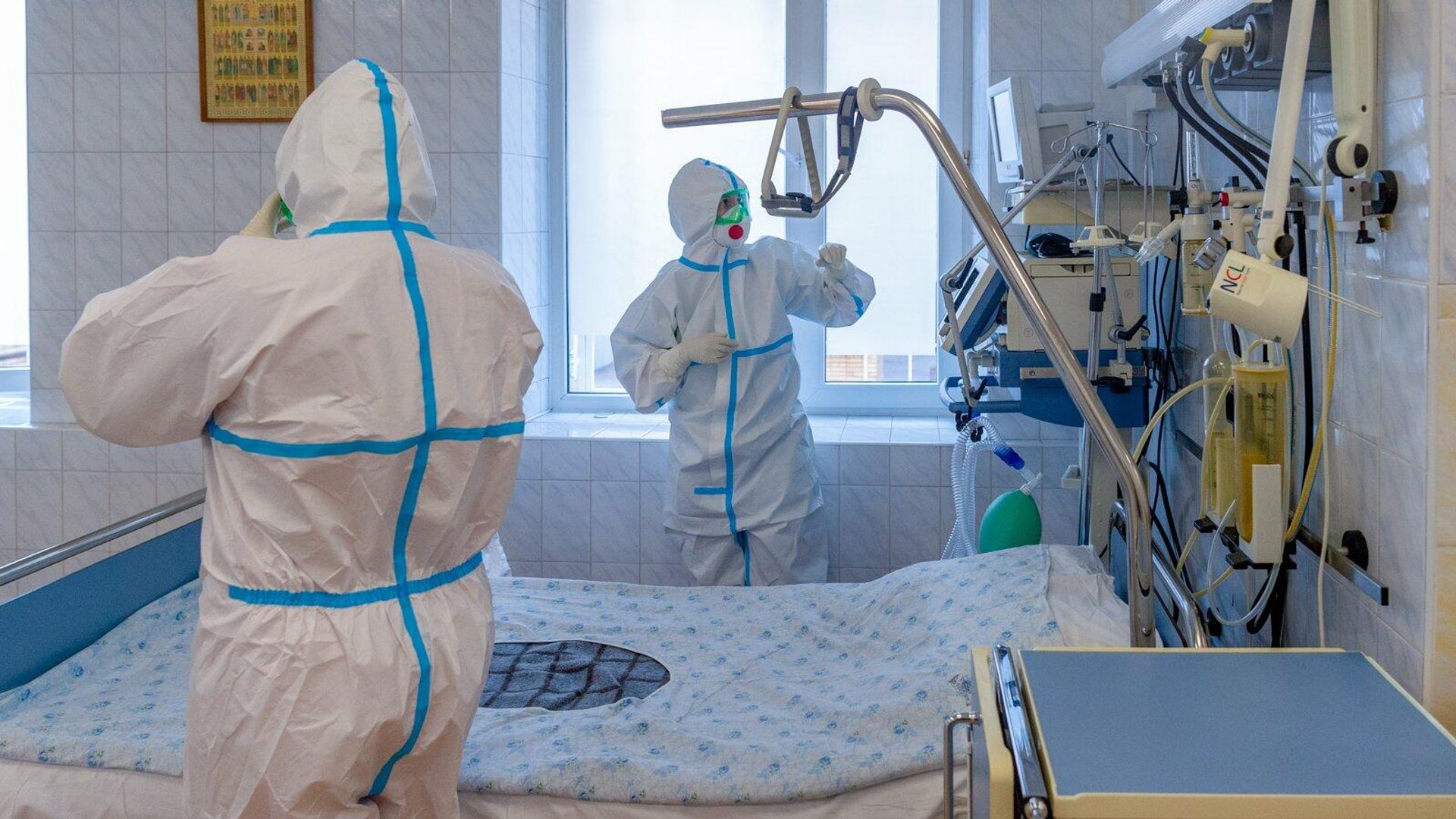 Медицинские работники в коронавирусном стационаре, открытом на базе госпиталя медсанчасти МВД России по Москве Медицинские работники в коронавирусном стационаре, открытом на базе госпиталя медсанчасти МВД России по Москве - РИА Новости, 1920, 19.10.2020