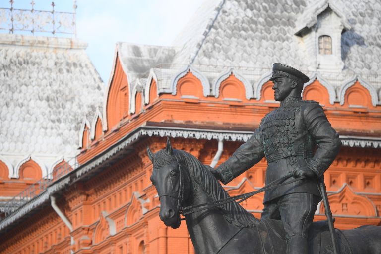 Памятник маршалу Георгию Жукову на Манежной площади в Москве Памятник маршалу Георгию Жукову на Манежной площади в Москве
