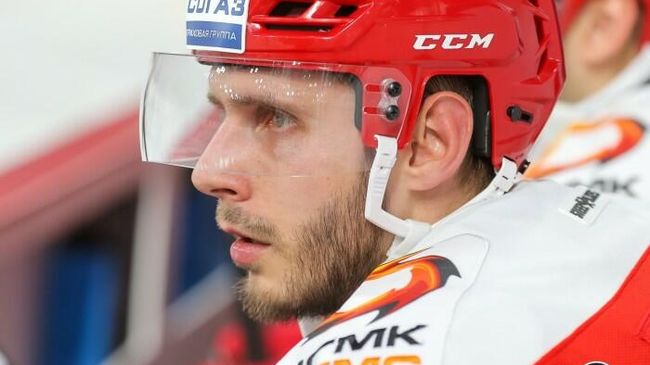 Игрок ХК Автомобилист Михаил Мамкин Игрок ХК Автомобилист Михаил Мамкин