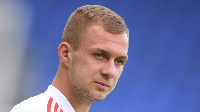 Полузащитник сборной России Дмитрий Баринов