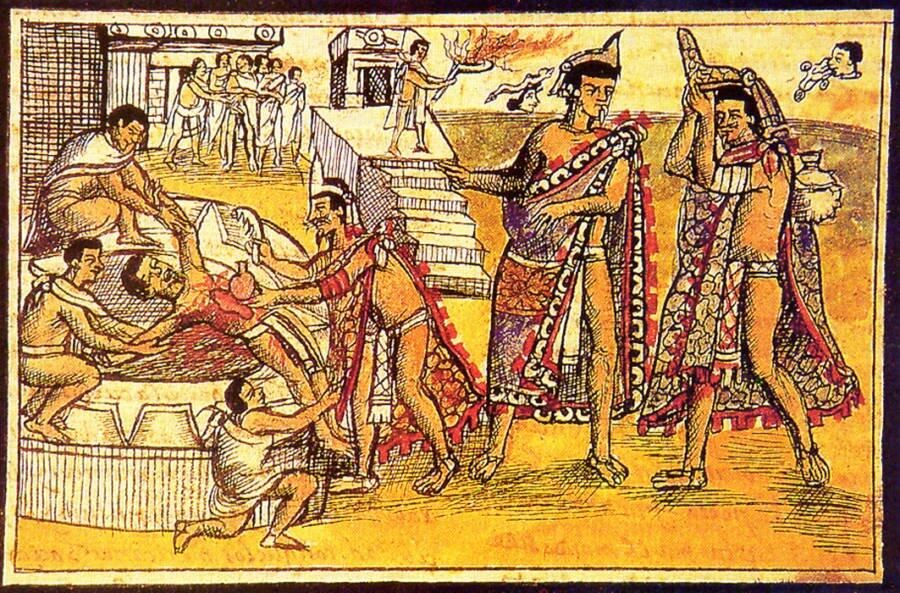 Жрецы вырывают сердце во время жертвоприношения - РИА Новости, 1920, 10.07.2026