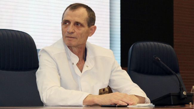 Главврач ГКБ имени В. М. Буянова Александр Саликов