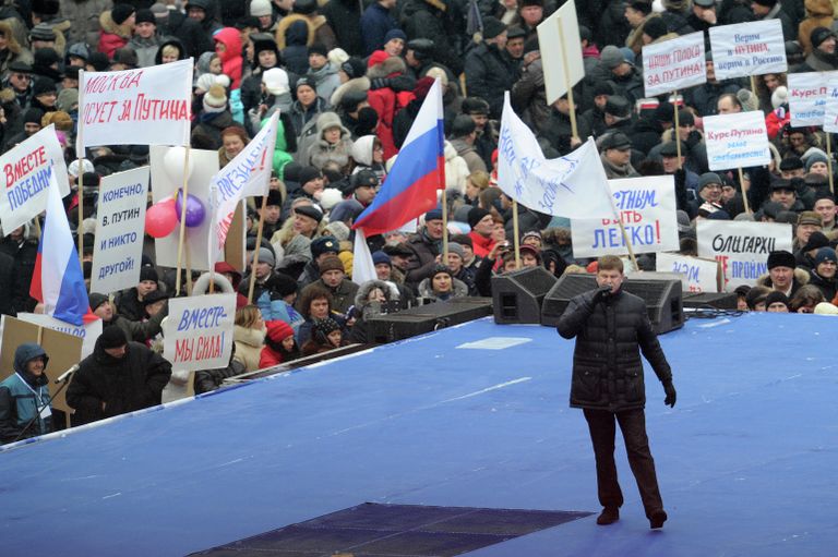 Дмитрий Губерниев выступает на митинге Защитим страну! в поддержку Владимира Путина Дмитрий Губерниев выступает на митинге Защитим страну! в поддержку Владимира Путина