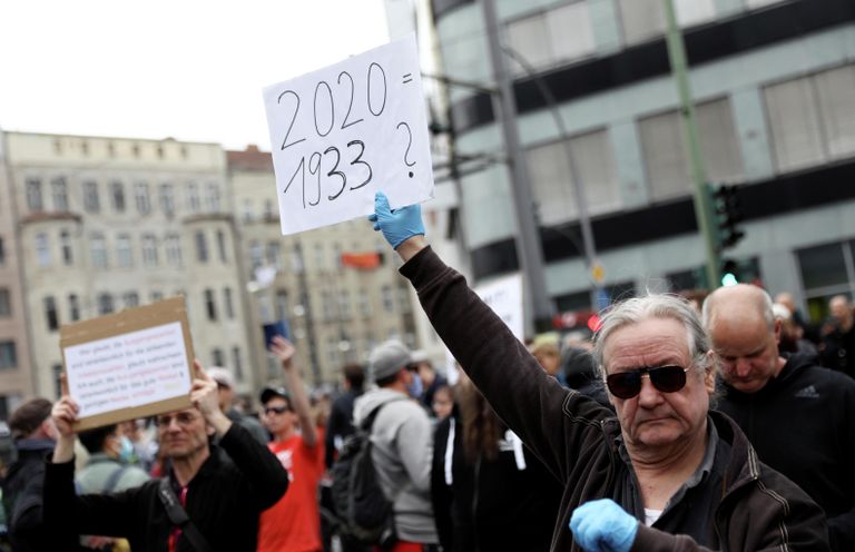 Протест против карантинных мер в Берлине Протест против карантинных мер в Берлине