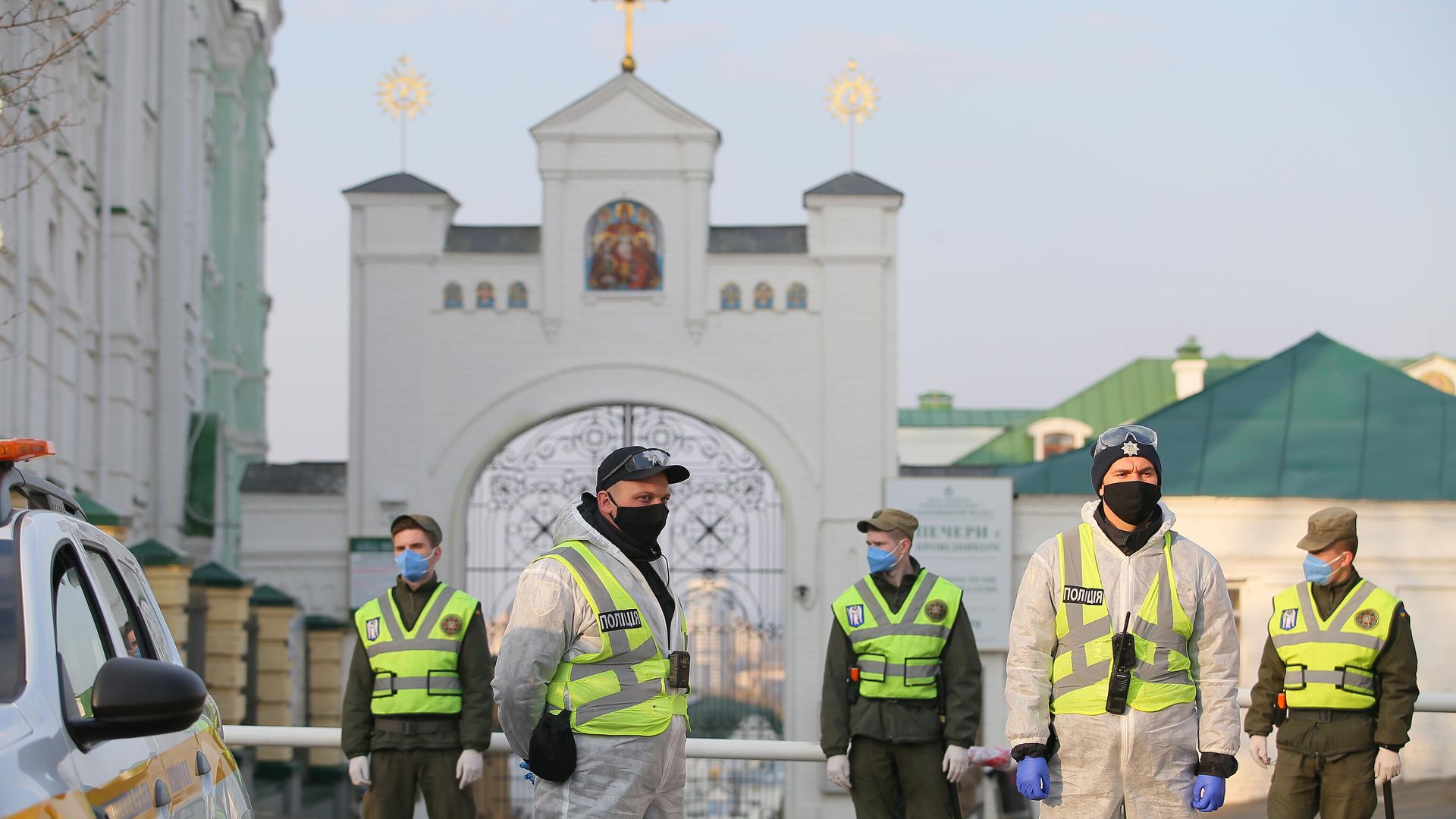 Сотрудники полиции и Национальной гвардии Украины у въезда на территорию Киево-Печерской лавры - РИА Новости, 1920, 28.12.2022