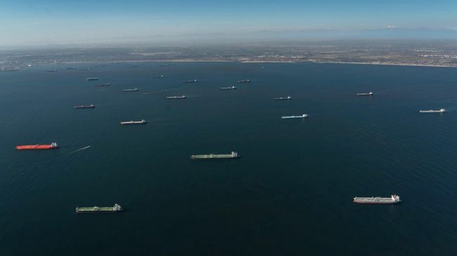 Нефтетанкеры вдоль побережья южной части штата Калифорния Нефтетанкеры вдоль побережья южной части штата Калифорния