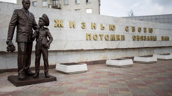Памятный знак Ветерану Великой Отечественной войны в Курске Памятный знак Ветерану Великой Отечественной войны в Курске