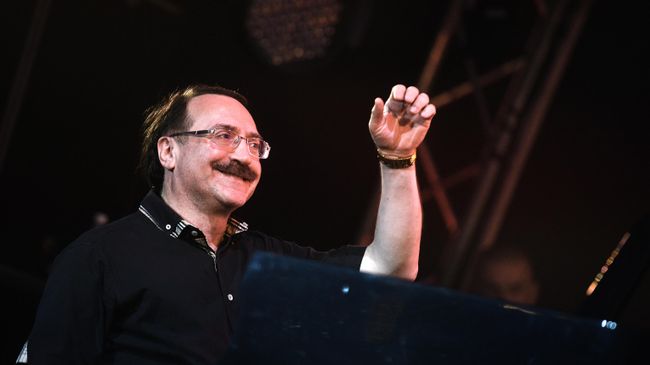 Джазовый пианист Даниил Крамер выступает на 17-м международном музыкальном фестивале Koktebel Jazz Party в Крыму Джазовый пианист Даниил Крамер выступает на 17-м международном музыкальном фестивале Koktebel Jazz Party в Крыму
