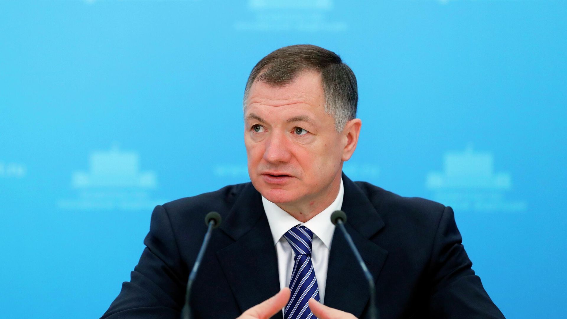 Заместитель председателя правительства РФ Марат Хуснуллин во время брифинга в Доме правительства РФ Заместитель председателя правительства РФ Марат Хуснуллин во время брифинга в Доме правительства РФ - РИА Новости, 1920, 21.12.2020