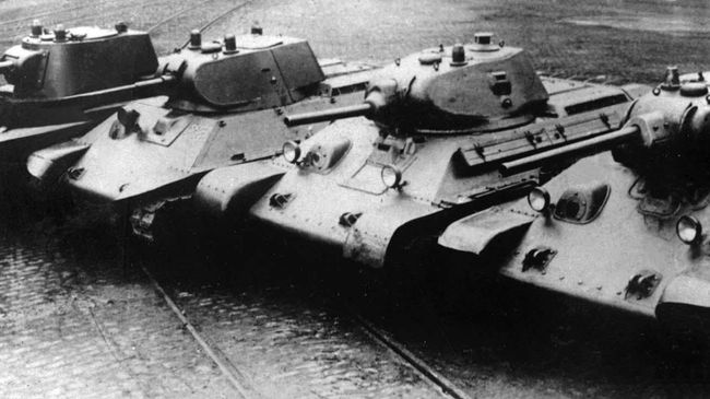 Довоенные танки производства завода № 183. Слева направо: А-8 (БТ-7М), А-20, Т-34 образца 1940 года с пушкой Л-11, Т-34 образца 1941 года с пушкой Ф-34 Довоенные танки производства завода № 183. Слева направо: А-8 (БТ-7М), А-20, Т-34 образца 1940 года с пушкой Л-11, Т-34 образца 1941 года с пушкой Ф-34