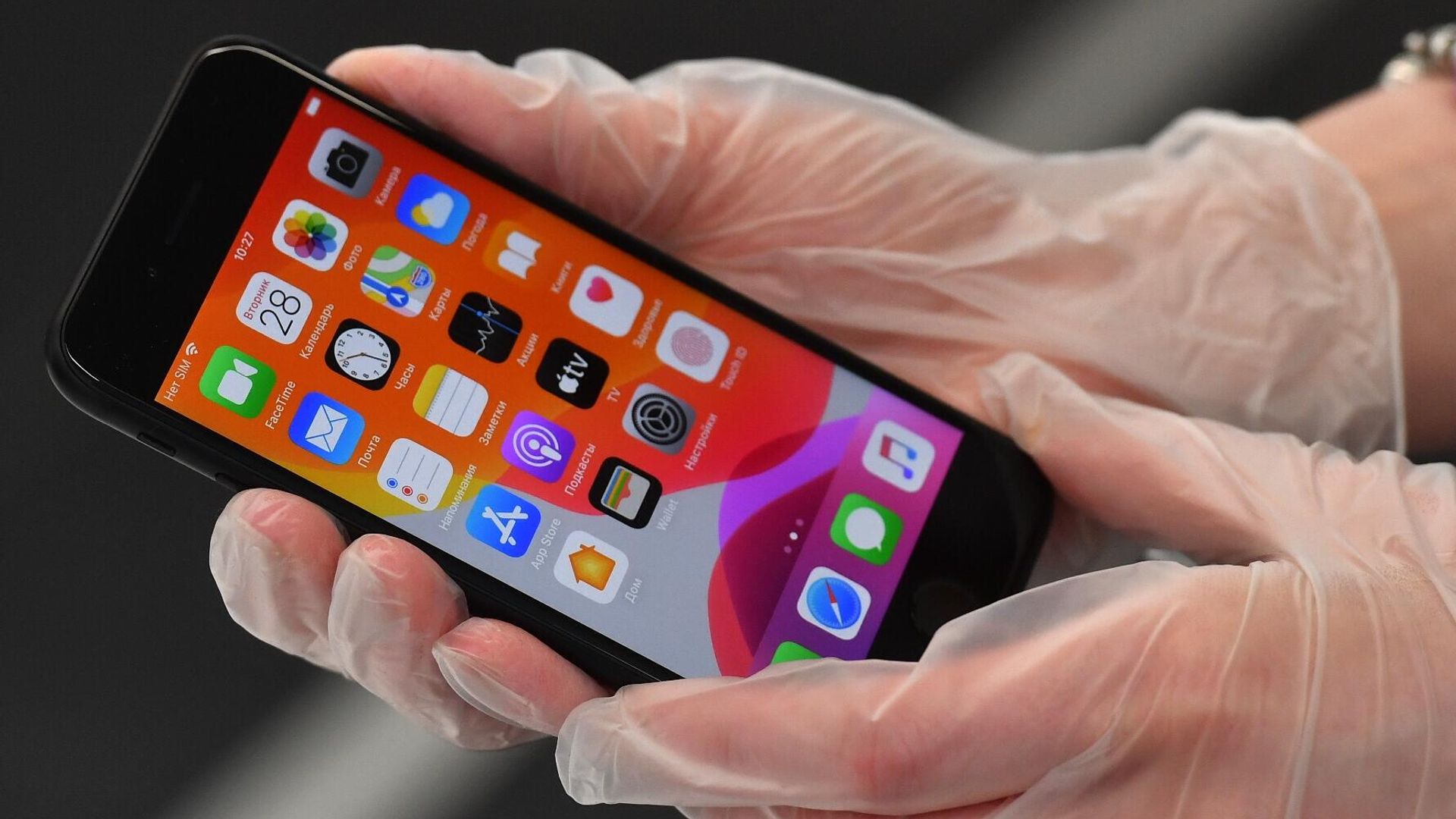 Новый смартфон компании Apple iPhone SE 2020 в магазине Cstore в Москве Новый смартфон компании Apple iPhone SE 2020 в магазине Cstore в Москве - РИА Новости, 1920, 16.09.2020
