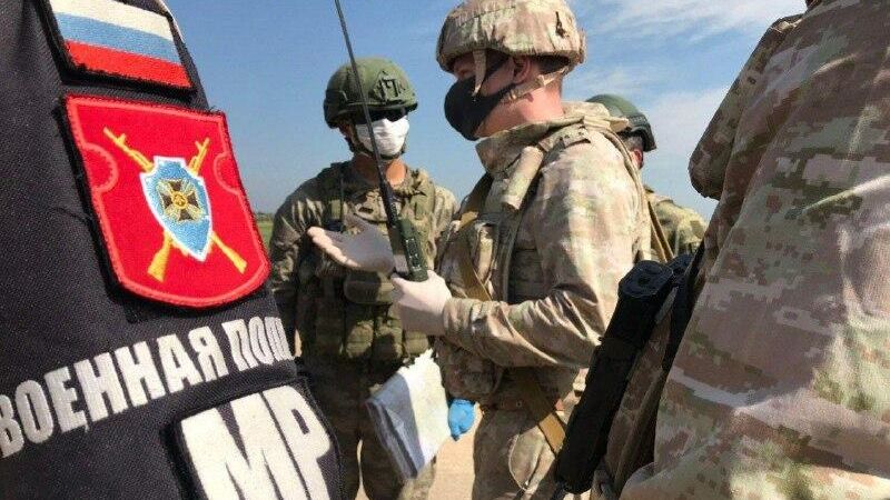 Российские и турецкие военные во время совместного патрулирования трассы Алеппо - Латакия Российские и турецкие военные во время совместного патрулирования трассы Алеппо - Латакия - РИА Новости, 1920, 30.09.2020