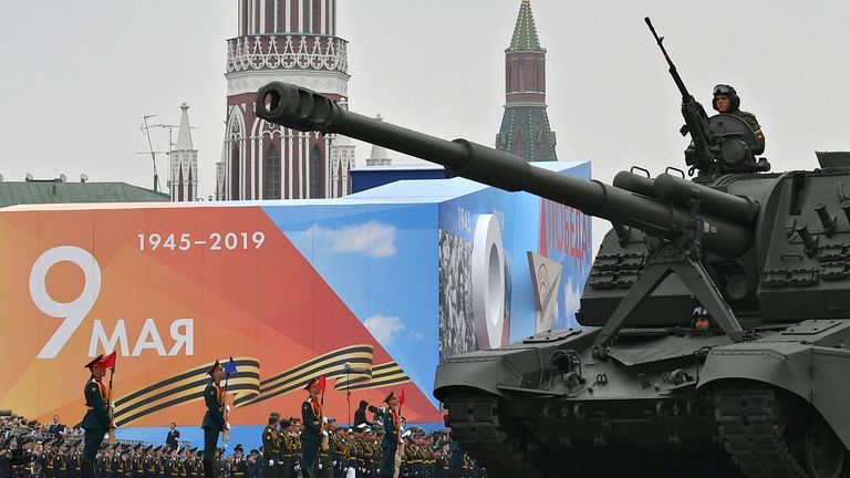 Самоходная артиллерийская установка (САУ) Мста-С на военном параде на Красной площади, посвящённом 74-й годовщине Победы в Великой Отечественной войне Самоходная артиллерийская установка (САУ) Мста-С на военном параде на Красной площади, посвящённом 74-й годовщине Победы в Великой Отечественной войне