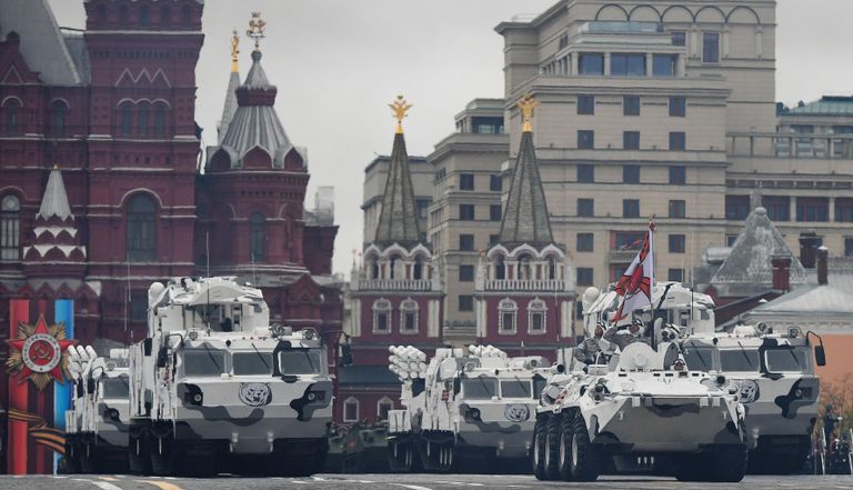 Зенитно-ракетный комплекс Тор М2 и зенитный ракетно-пушечный комплекс Панцирь-СА на базе вездехода ДТ-30 на военном параде на Красной площади, посвященном 72-й годовщине Победы в Великой Отечественной войне 1941-1945 годов Зенитно-ракетный комплекс Тор М2 и зенитный ракетно-пушечный комплекс Панцирь-СА на базе вездехода ДТ-30 на военном параде на Красной площади, посвященном 72-й годовщине Победы в Великой Отечественной войне 1941-1945 годов