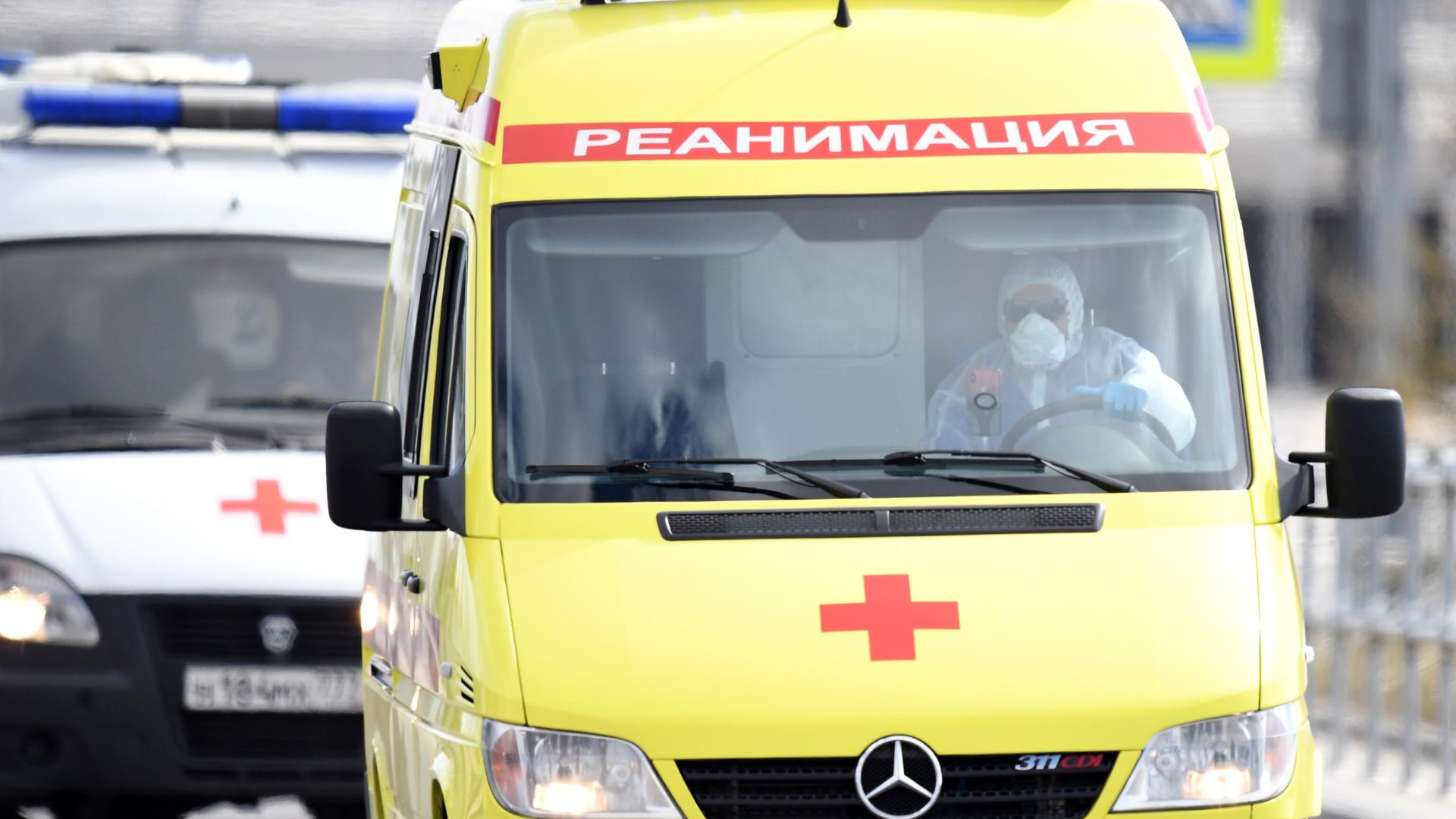 Машина скорой медицинской помощи возле карантинного центра в Коммунарке - РИА Новости, 1920, 28.10.2020