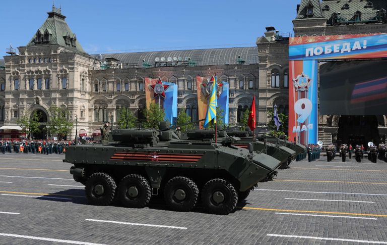 Бронетранспортер (БТР) на колесной платформе Бумеранг на военном параде, посвященном 73-й годовщине Победы в Великой Отечественной войне 1941-1945 годов Бронетранспортер (БТР) на колесной платформе Бумеранг на военном параде, посвященном 73-й годовщине Победы в Великой Отечественной войне 1941-1945 годов