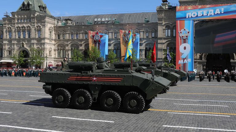 Бронетранспортер (БТР) на колесной платформе Бумеранг на военном параде, посвященном 73-й годовщине Победы в Великой Отечественной войне 1941-1945 годов Бронетранспортер (БТР) на колесной платформе Бумеранг на военном параде, посвященном 73-й годовщине Победы в Великой Отечественной войне 1941-1945 годов