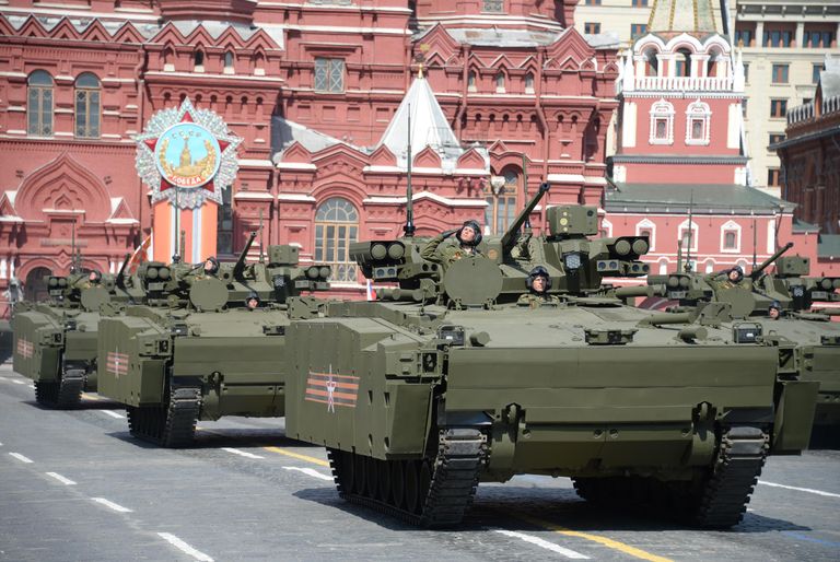 Боевая машина пехоты (БМП) на гусеничной платформе Курганец-25 во время военного парада в ознаменование 70-летия Победы в Великой Отечественной войне 1941-1945 годов Боевая машина пехоты (БМП) на гусеничной платформе Курганец-25 во время военного парада в ознаменование 70-летия Победы в Великой Отечественной войне 1941-1945 годов