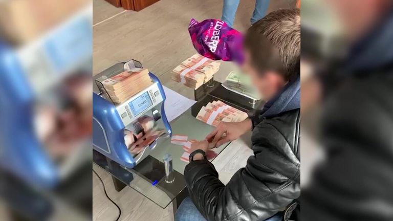 ФСБ РФ пресекла деятельность преступной группы, занимавшейся контрабандой драгоценных металлов