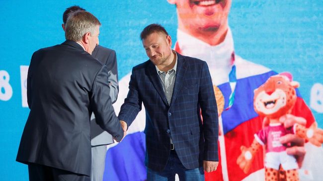Тренер по плаванию Дмитрий Лазарев