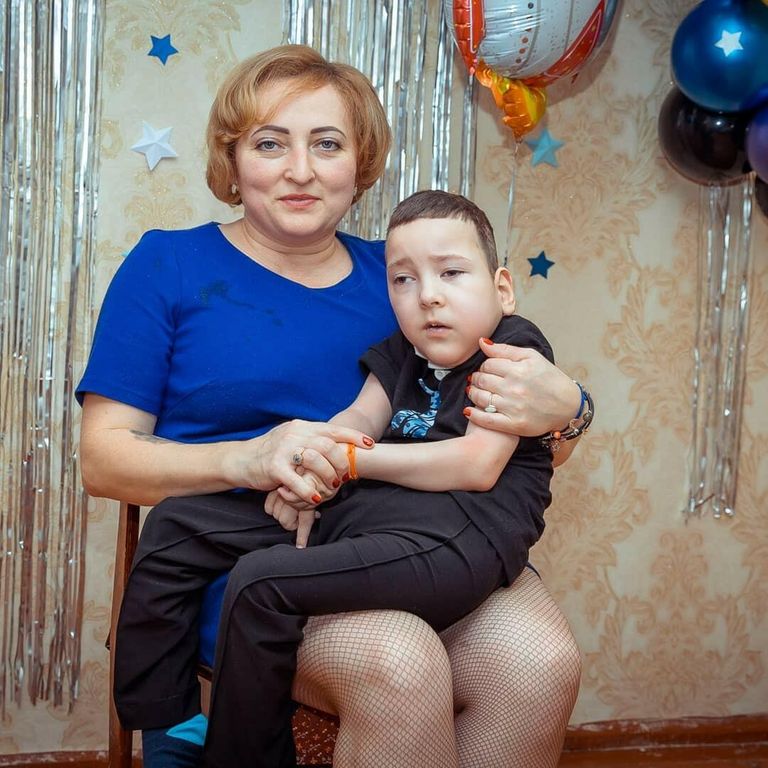 Лилия вместе с сыном