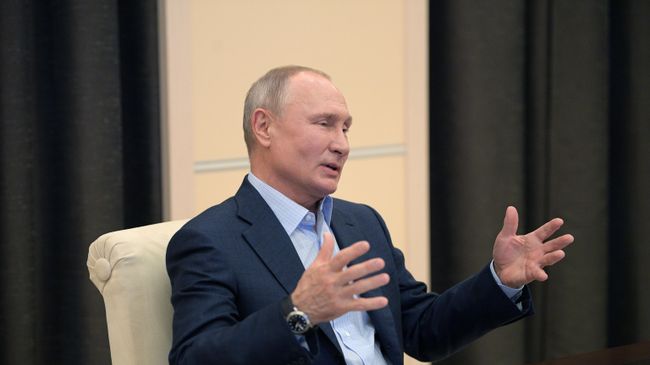 Президент РФ Владимир Путин во время онлайн-встречи с участниками общероссийской акции взаимопомощи МыВместе