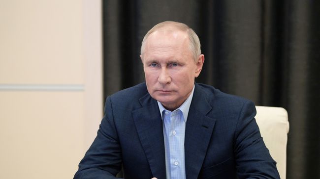 Президент РФ Владимир Путин во время онлайн-встречи с участниками общероссийской акции взаимопомощи МыВместе Президент РФ Владимир Путин во время онлайн-встречи с участниками общероссийской акции взаимопомощи МыВместе
