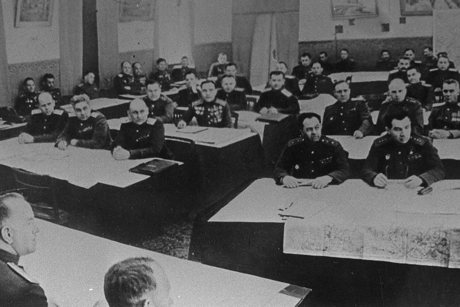 Совещание командующих армиями перед штурмом Берлина. I-й Белорусский фронт Совещание командующих армиями перед штурмом Берлина. I-й Белорусский фронт