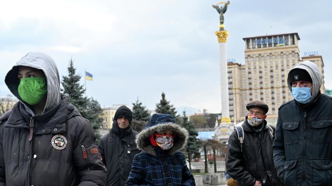 Очередь за бесплатной едой в Киеве, 1 апреля 2020 Очередь за бесплатной едой в Киеве, 1 апреля 2020
