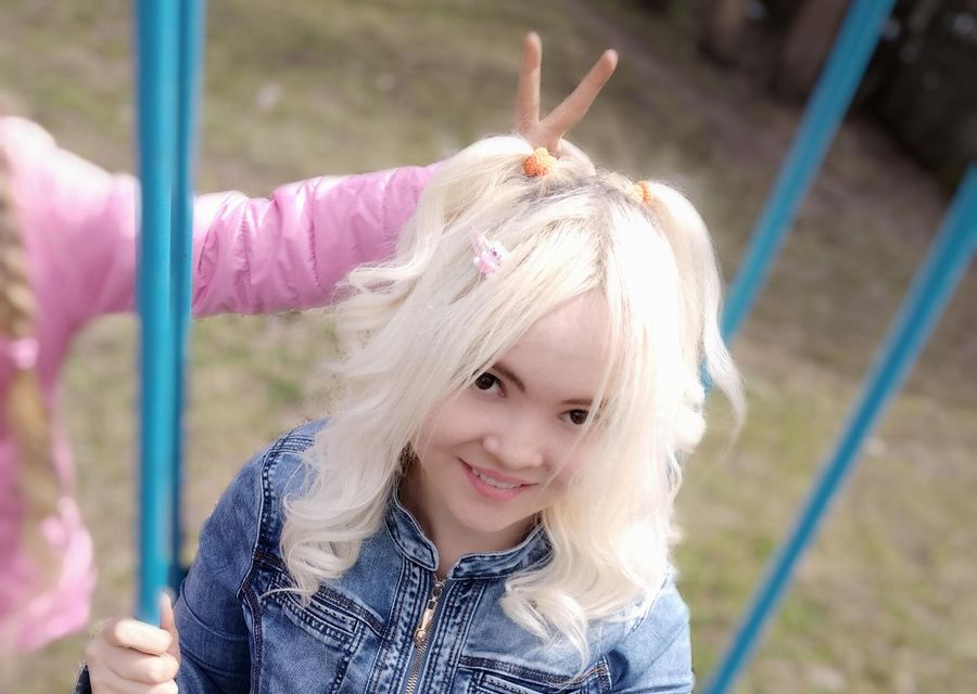 Дарина на качелях Дарина на качелях