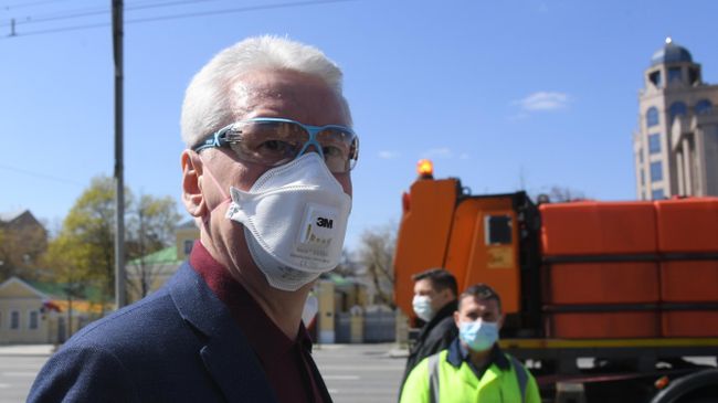 Мэр Москвы Сергей Собянин в маске Мэр Москвы Сергей Собянин в маске
