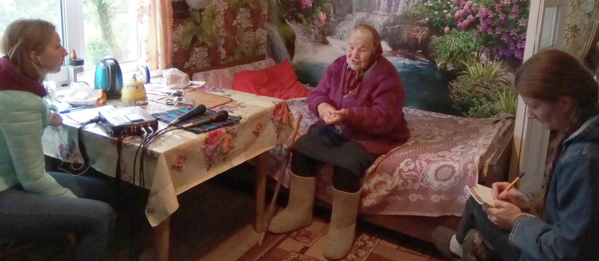 Антонина Петровна Демиденко с участниками фольклорно-этнографической экспедиции в Псковскую область Антонина Петровна Демиденко с участниками фольклорно-этнографической экспедиции в Псковскую область - РИА Новости, 1920, 16.07.2026