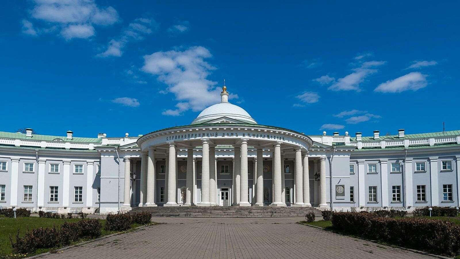 Здание научно-исследовательского института скорой помощи имени Н.В. Склифосовского в Москве Здание научно-исследовательского института скорой помощи имени Н.В. Склифосовского в Москве - РИА Новости, 1920, 10.06.2020